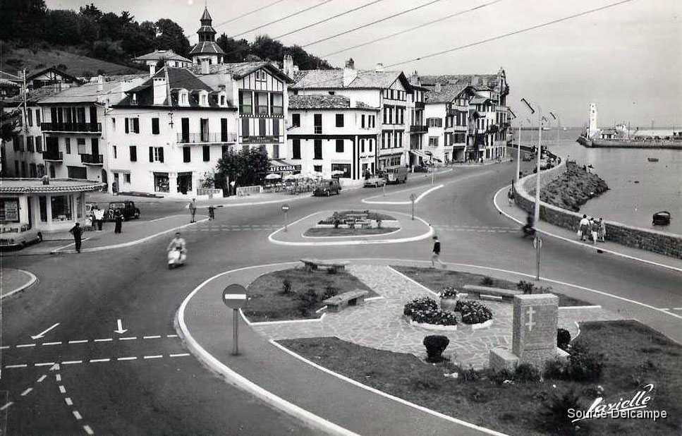 64 Ciboure Le Carrefour des Evades.jpg